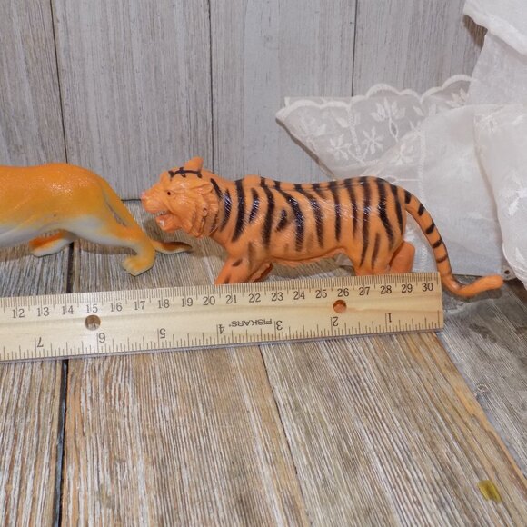 Lion and Tiger Plastic Toys, Preschooler Toys,  Cake Topper - Picture 3 of 9